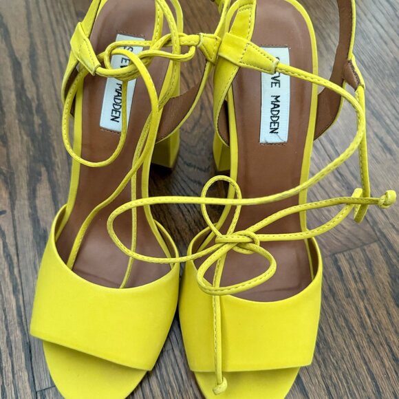 Steve Madden Serrina Block Heel Lace Up Sandal in Yellow Nubuck - Picture 5 of 5